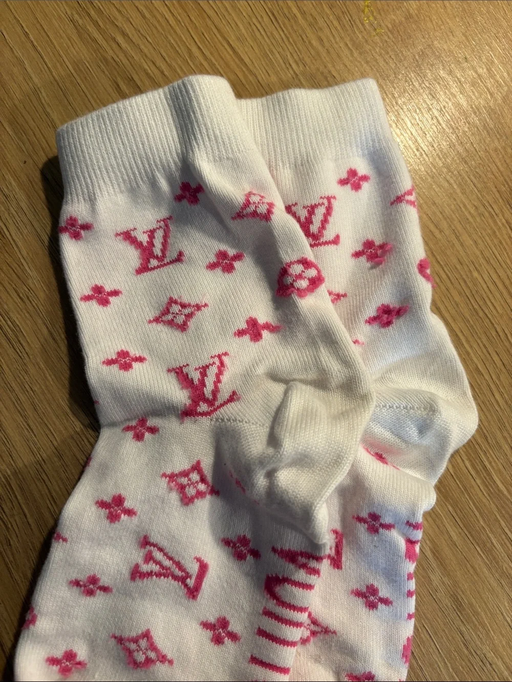 💯 authentic. Came with the LV sneakers. White and Pink Monogram